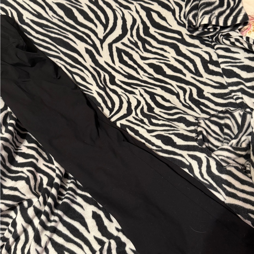 Black Flare Athletic Leggings w Adjustable waistband